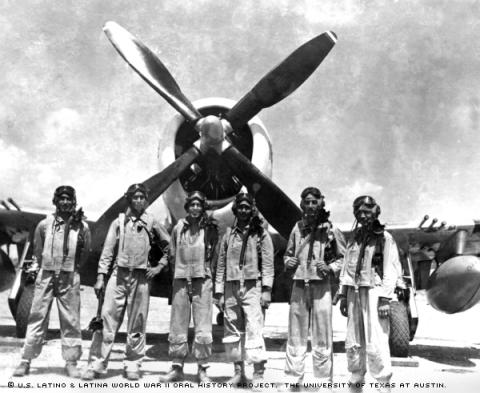 Reynaldo Perez Gallardo (second from right) poses with other member sof the Mexican Fighter squadron in 1945.