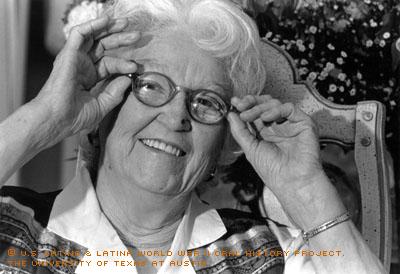 Josephine Ledesma puts on her glasses during the interview for the U.S. Latino and Latino World War II Oral History Project on Feb. 17, 2001. Photo:Monica Rivera.